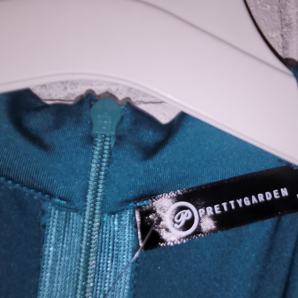 Pretty Garden Halter Neck Jumpsuit in Teal NWT Size Medium - Picture 9 of 9